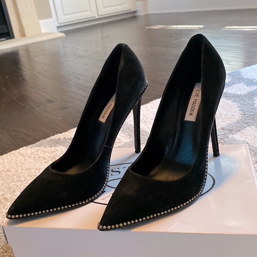 Steve Madden Stellar Black suede pumps